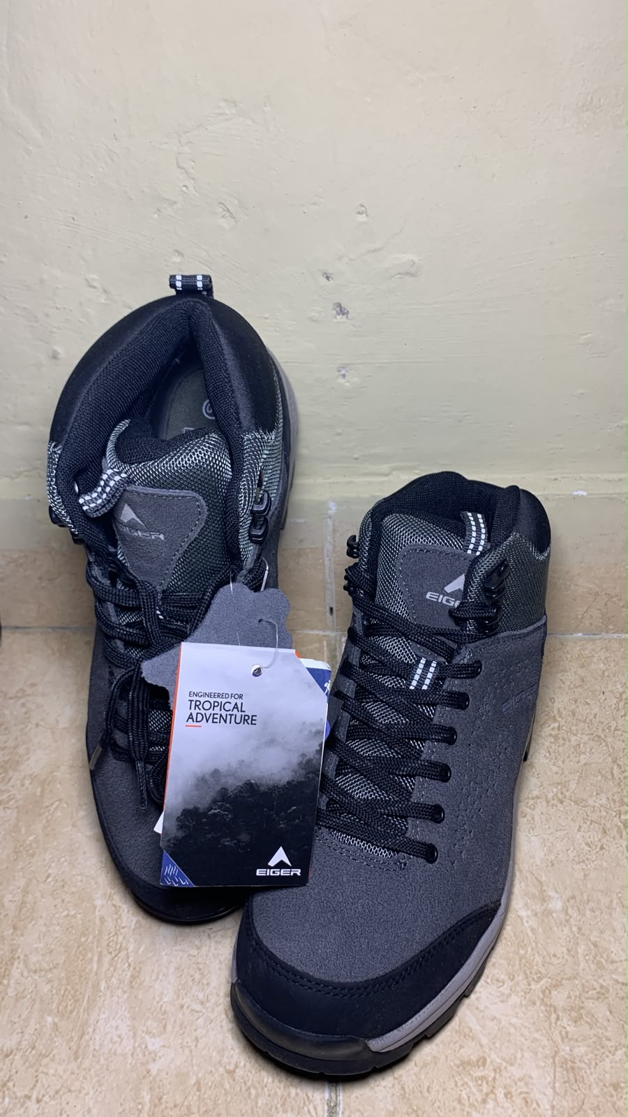 Sepatu Eiger Black Min-Cut