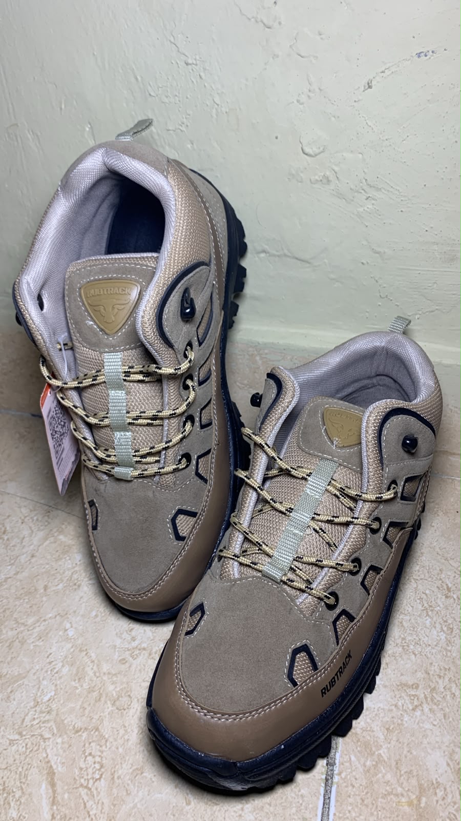 Sepatu Rubtrack Mid-Cut Cream