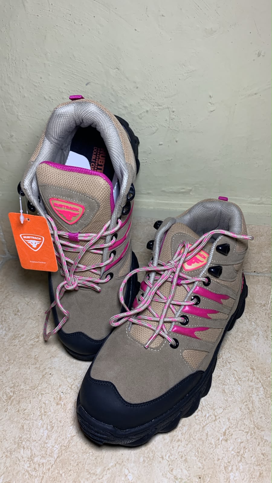 Sepatu Rubtrack Mid-Cut Cream Pink